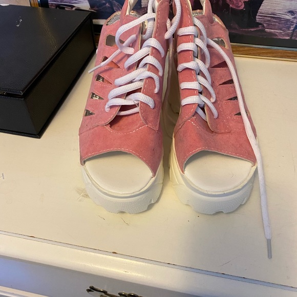 Pink open toed runners - Picture 2 of 2